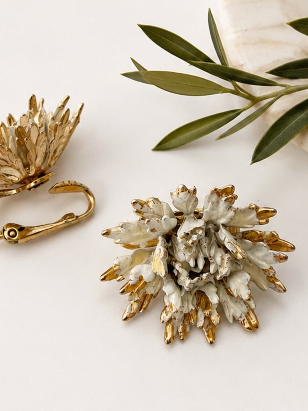 Vintage White Enamel Floral Clip On Earrings Gold Tone Mid Century Statement Jew